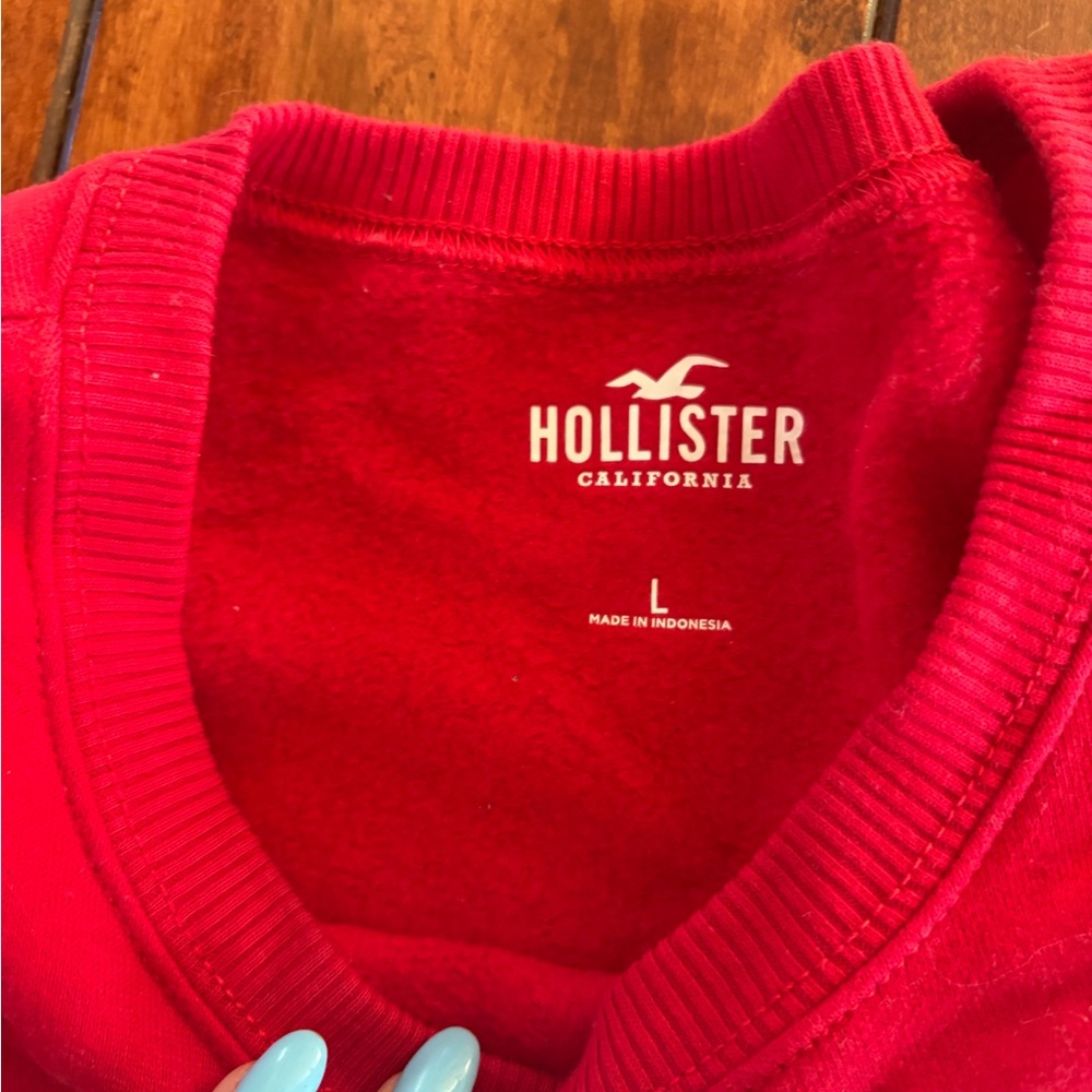 HOLLISTER RED GRAPHIC CREWNECK - Picture 3 of 3